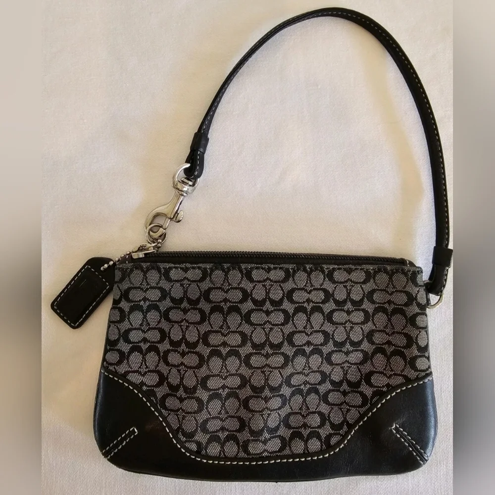 Coach | Vintage | Canvas & Leather Wristlet Purse | Signature Monogram Pattern - Picture 8 of 16